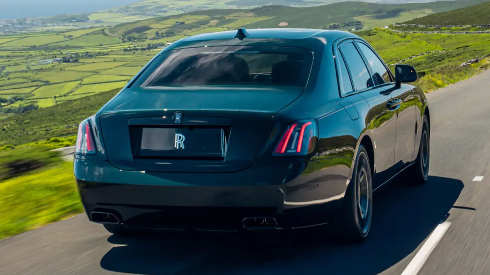 H νέα Rolls-Royce Ghost Black Badge Tourist Trophy εξοπλίζεται με τον V12 twin-turbo κινητήρα 6,75 λίτρων.